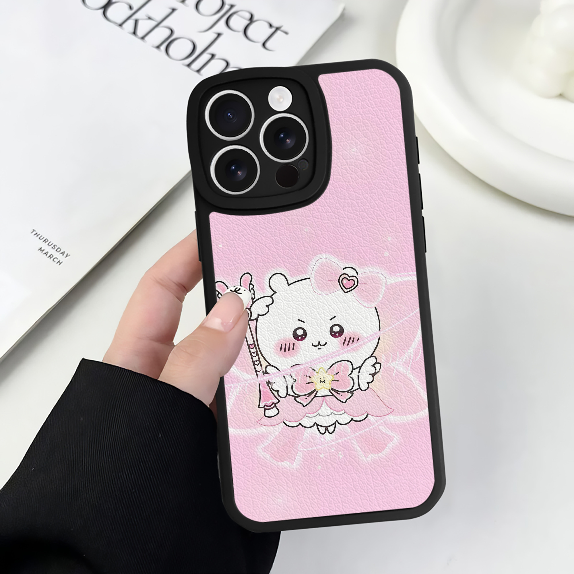 （画像用） ちいかわ Chii-kawa 【iPhone 16シリーズ対応】シリコンスマホケース（レザー調） 材質：シリコン